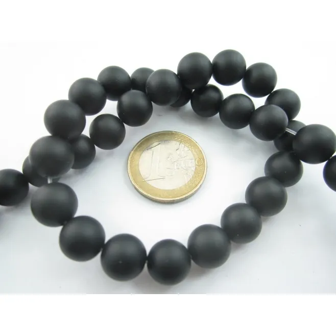 1 filo in onice nera cabochon  opaco di 10 mm lungo 38/39 cm circa