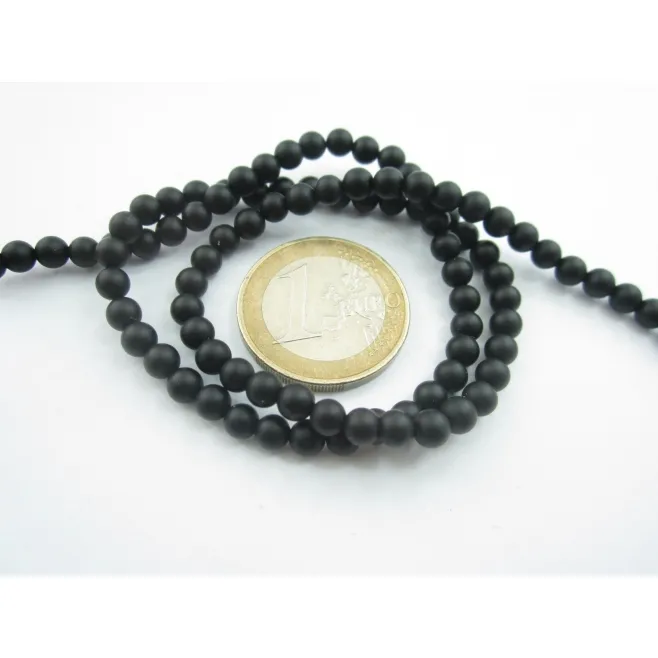 1 filo in onice nera cabochon  opaco  di 4 mm lungo 40 cm circa