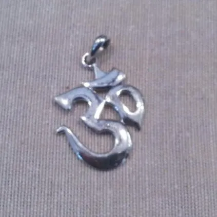 CIONDOLO OM in argento 925 - NAYA