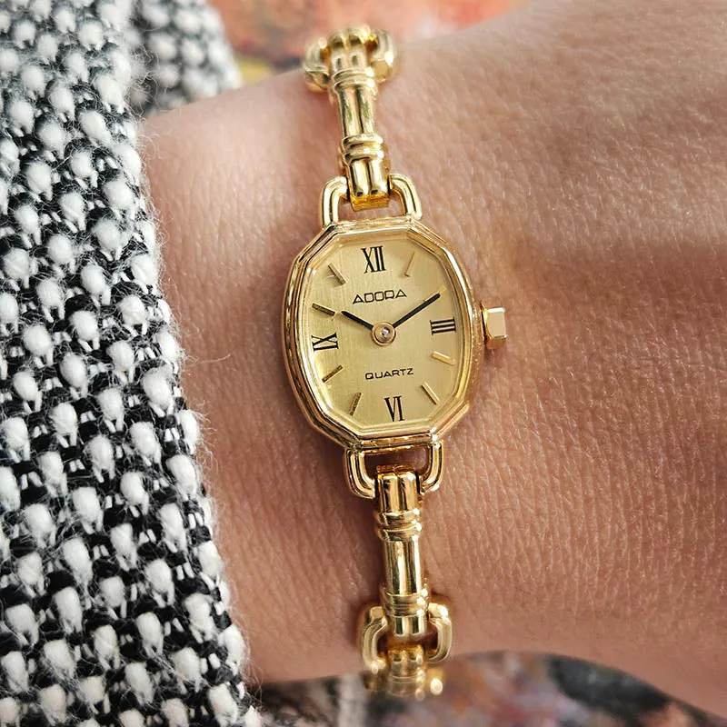 Abito Adora vintage delicato per signore | Orologio da tono d'oro