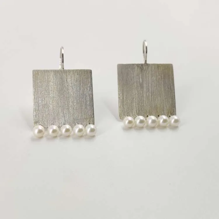 Orecchini pendenti Tappeto in argento con perle