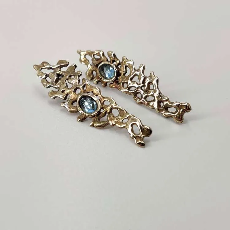 Orecchini Segno in bronzo con topazi