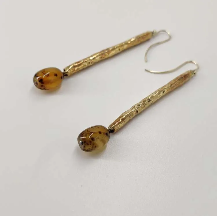 Orecchini pendenti Terra in bronzo con agata