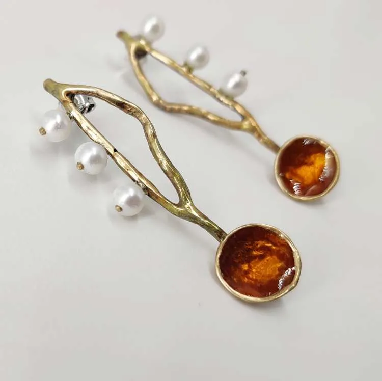 Orecchini pendenti Smalti in bronzo con perle di fiume