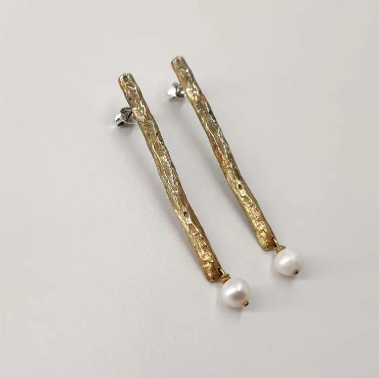 Orecchini pendenti Terra in bronzo con perle di fiume