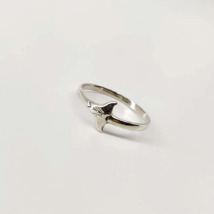 Anello a fedina sottile Leola in argento