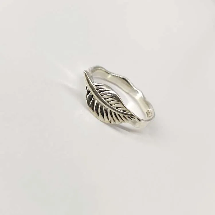 Anello a fedina Foglia in argento
