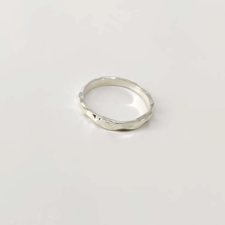 Anello a fedina Karyn in argento