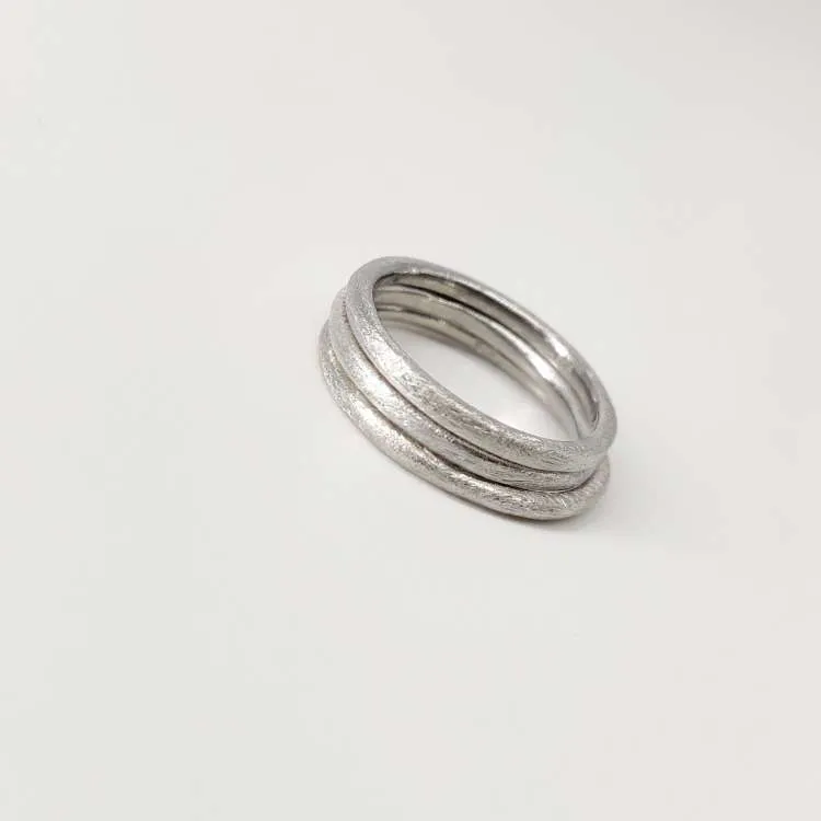 Anello a fascia Tina in argento