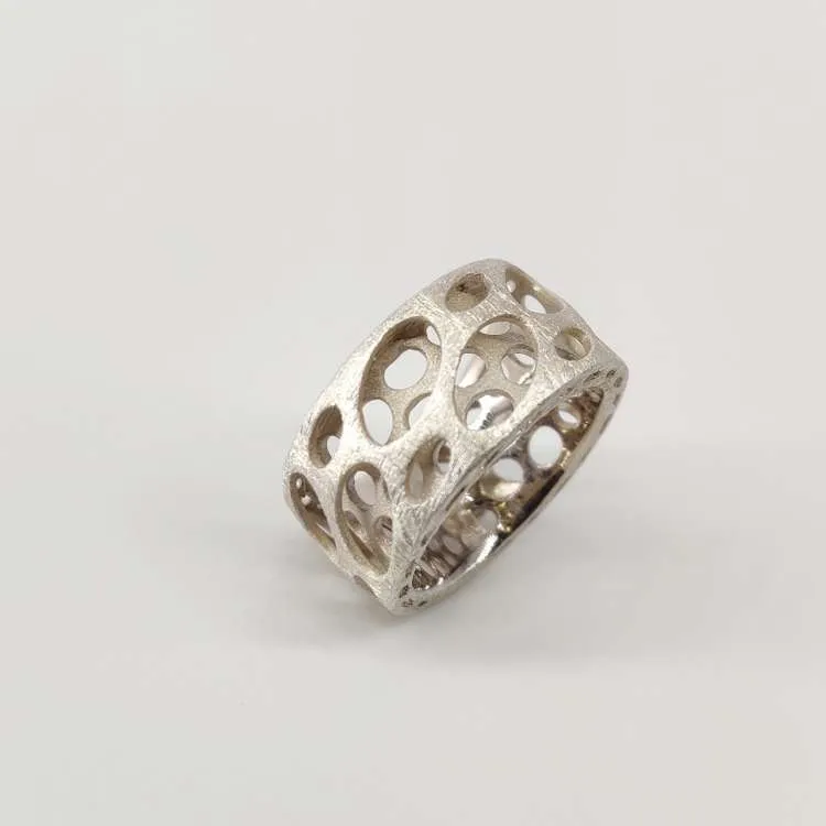 Anello a fascia Sondra in argento