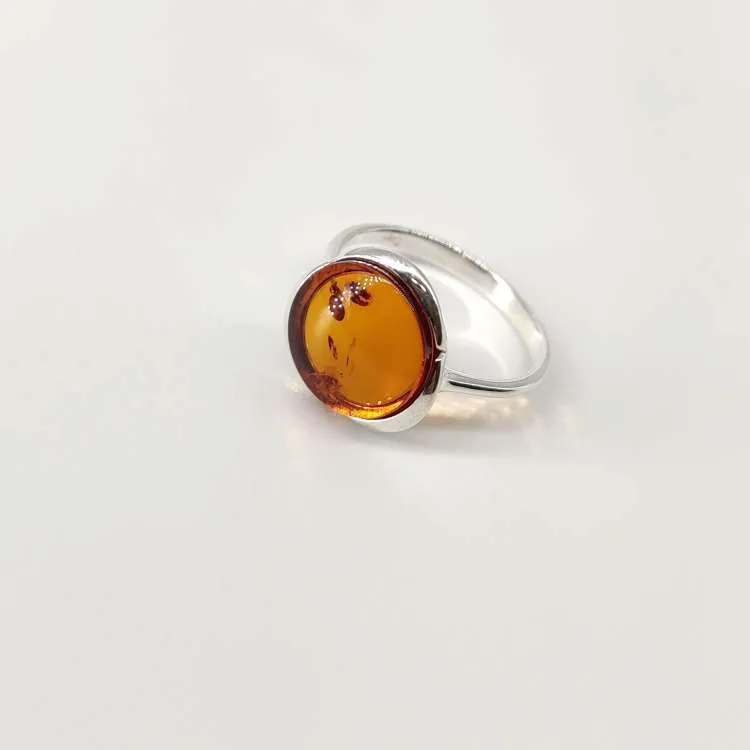 Anello a fedina Amie in argento con ambra baltica