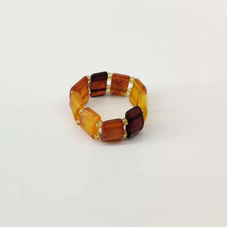 Anello a fascia Marina con ambra baltica