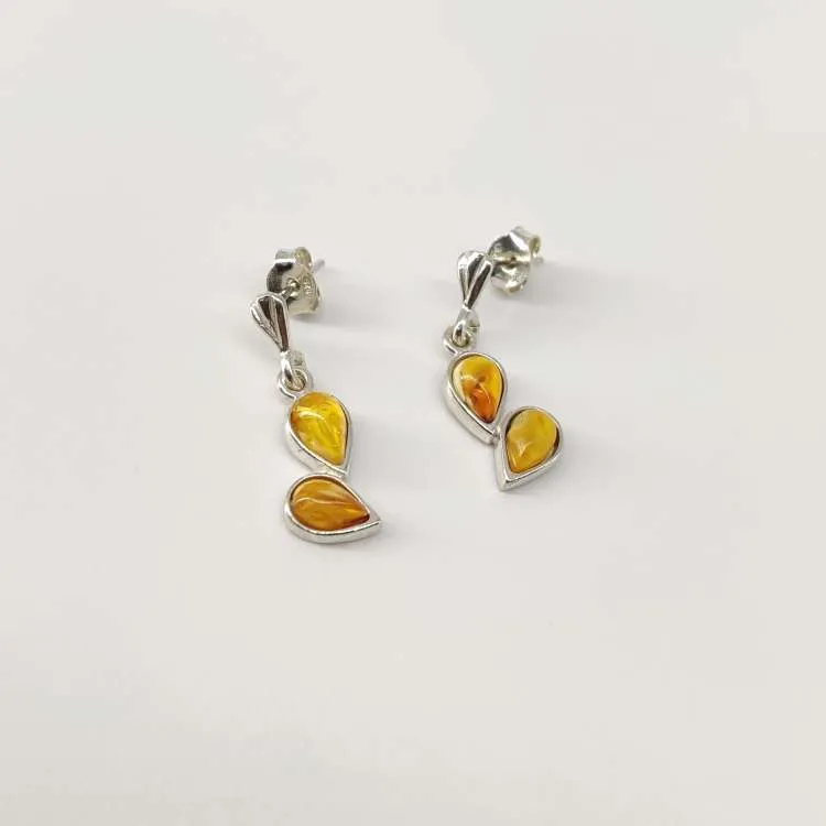 Orecchini pendenti Tonia in argento con ambra baltica