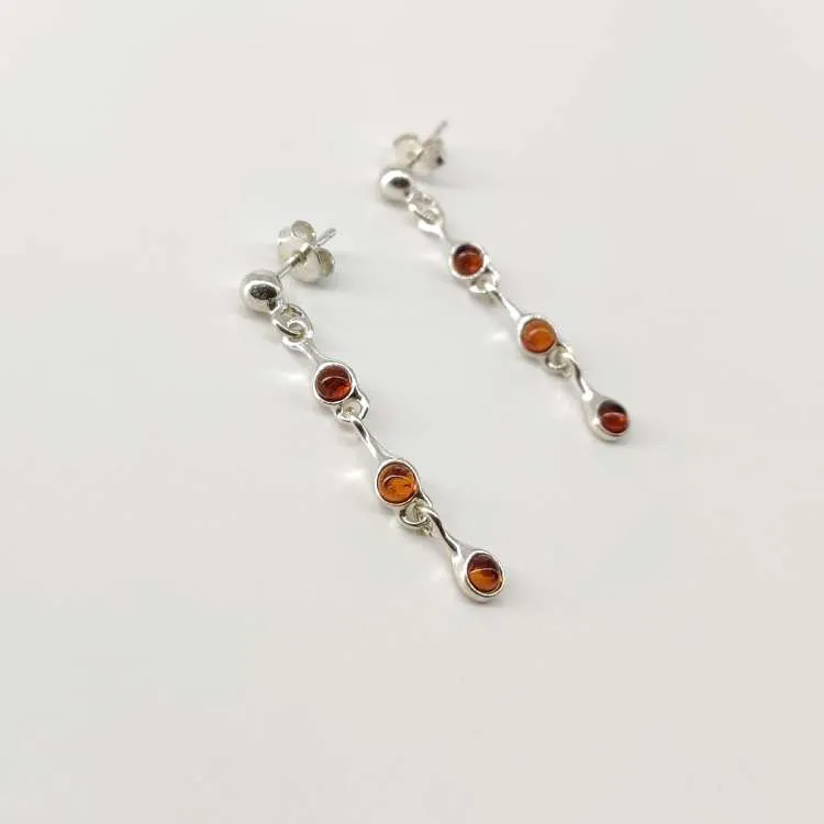 Orecchini pendenti Valeria in argento con ambra baltica