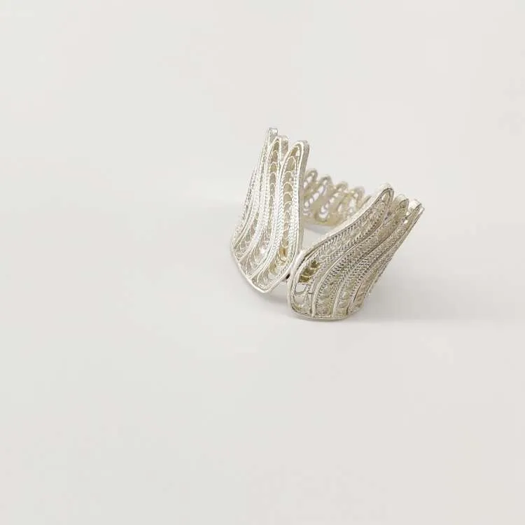 Anello a fascia Ali in filigrana d'argento