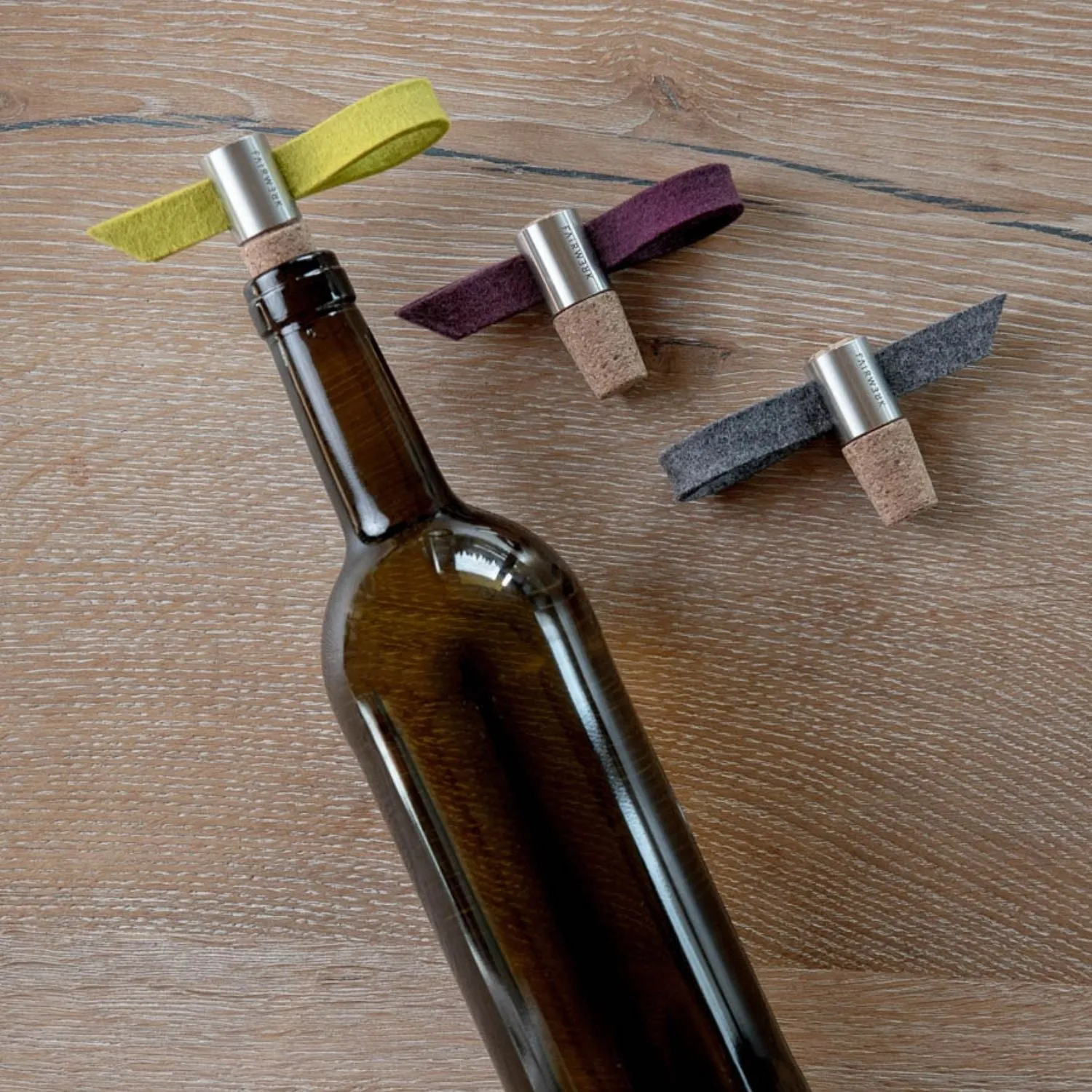 Weinstöpsel + 2 Tropfenfänger | Kork, Filz, Edelstahl | B 10 x H 5 cm | in verschiedenen Farben | Made in Germany