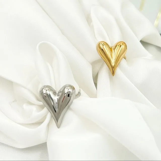 Anello in acciaio con cuore bombato colore oro o argento
