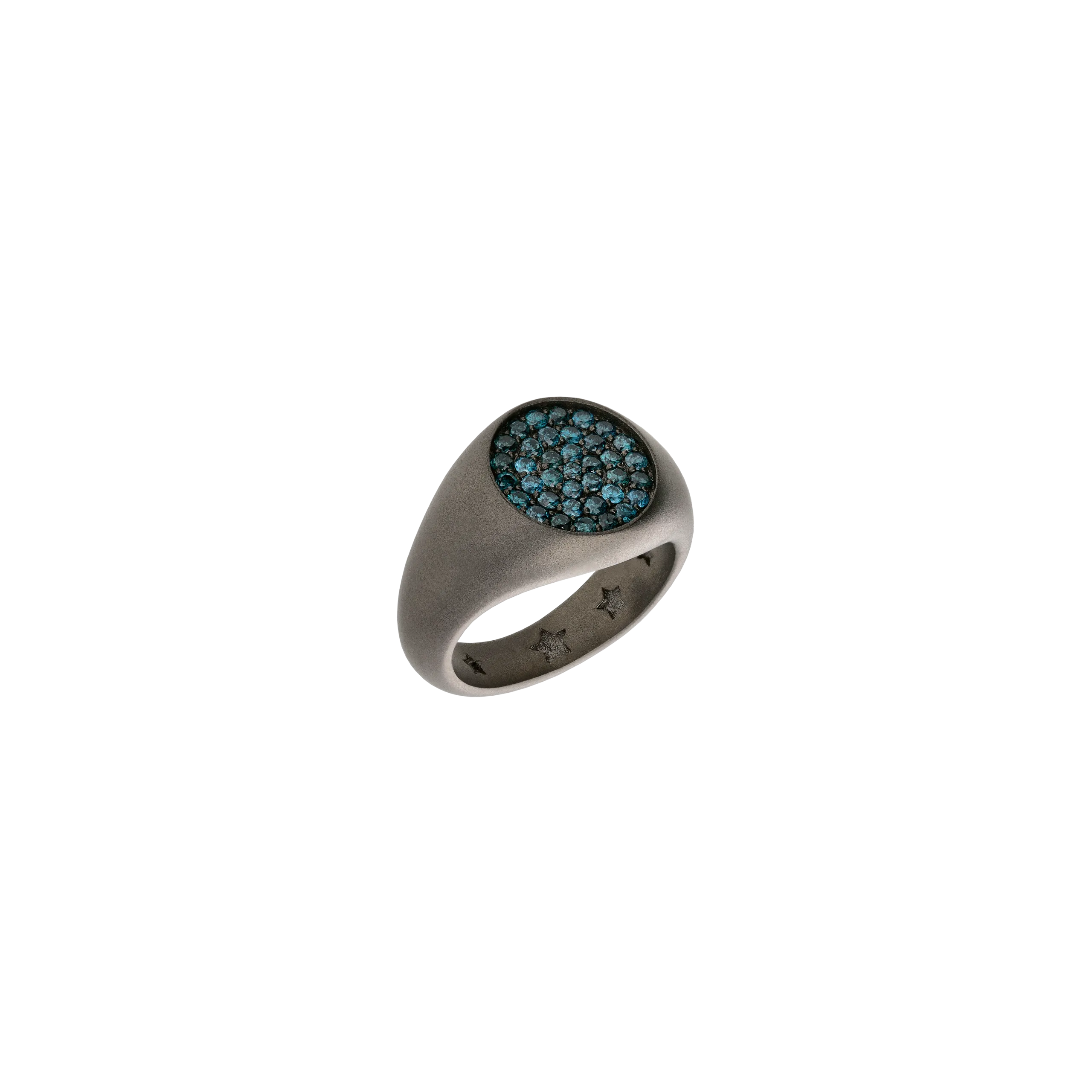 ANELLO CHEVALIER IN TITANIO SABBIATO CON PAVÉ DI DIAMANTI BLU - SAN4PADBL