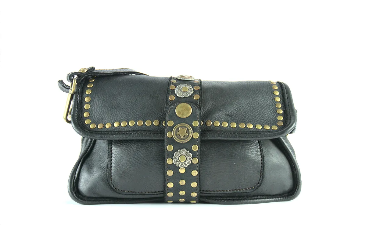 Borsa in morbida pelle con borchie stella