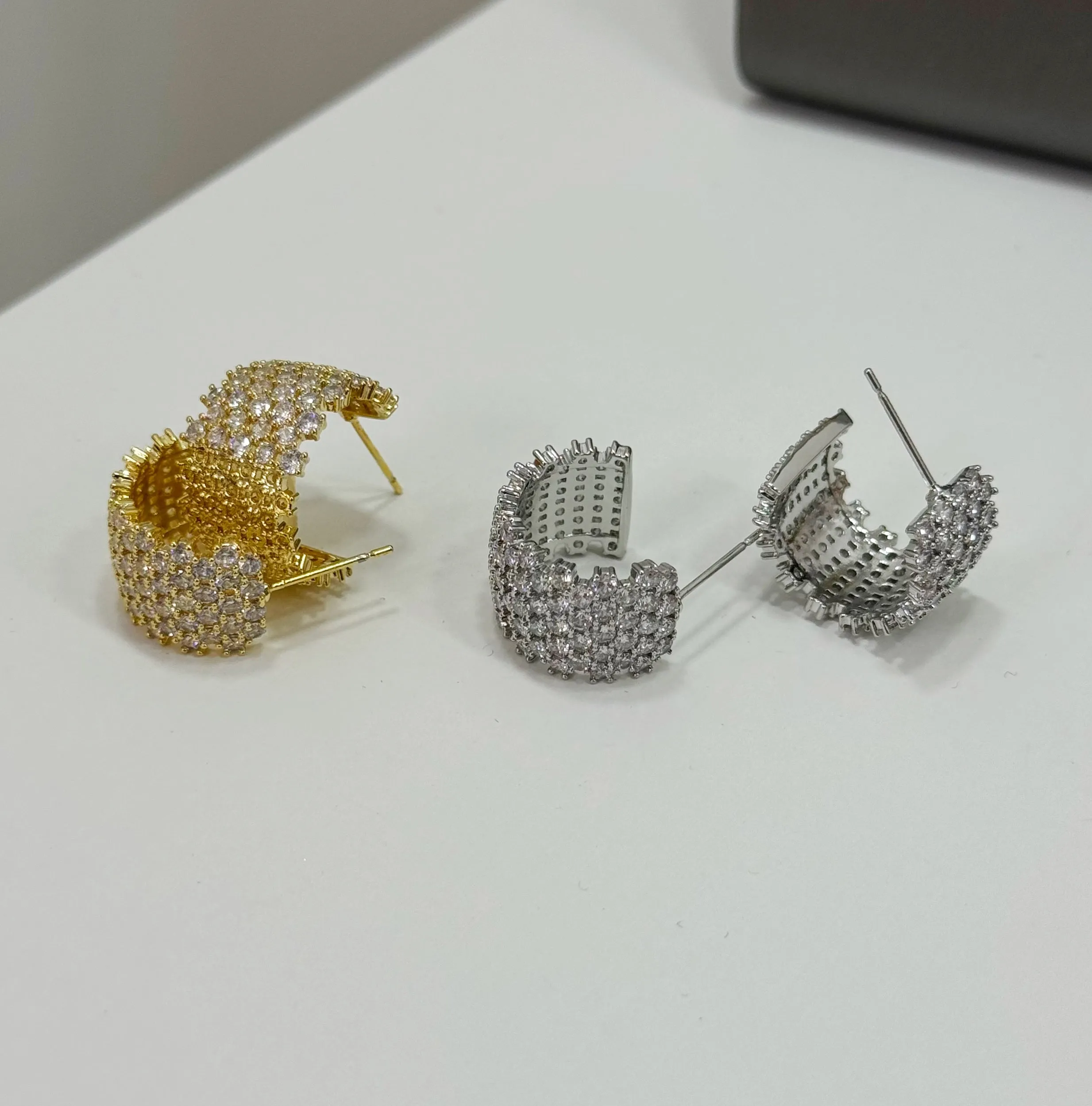 Cerchi larghi zirconati