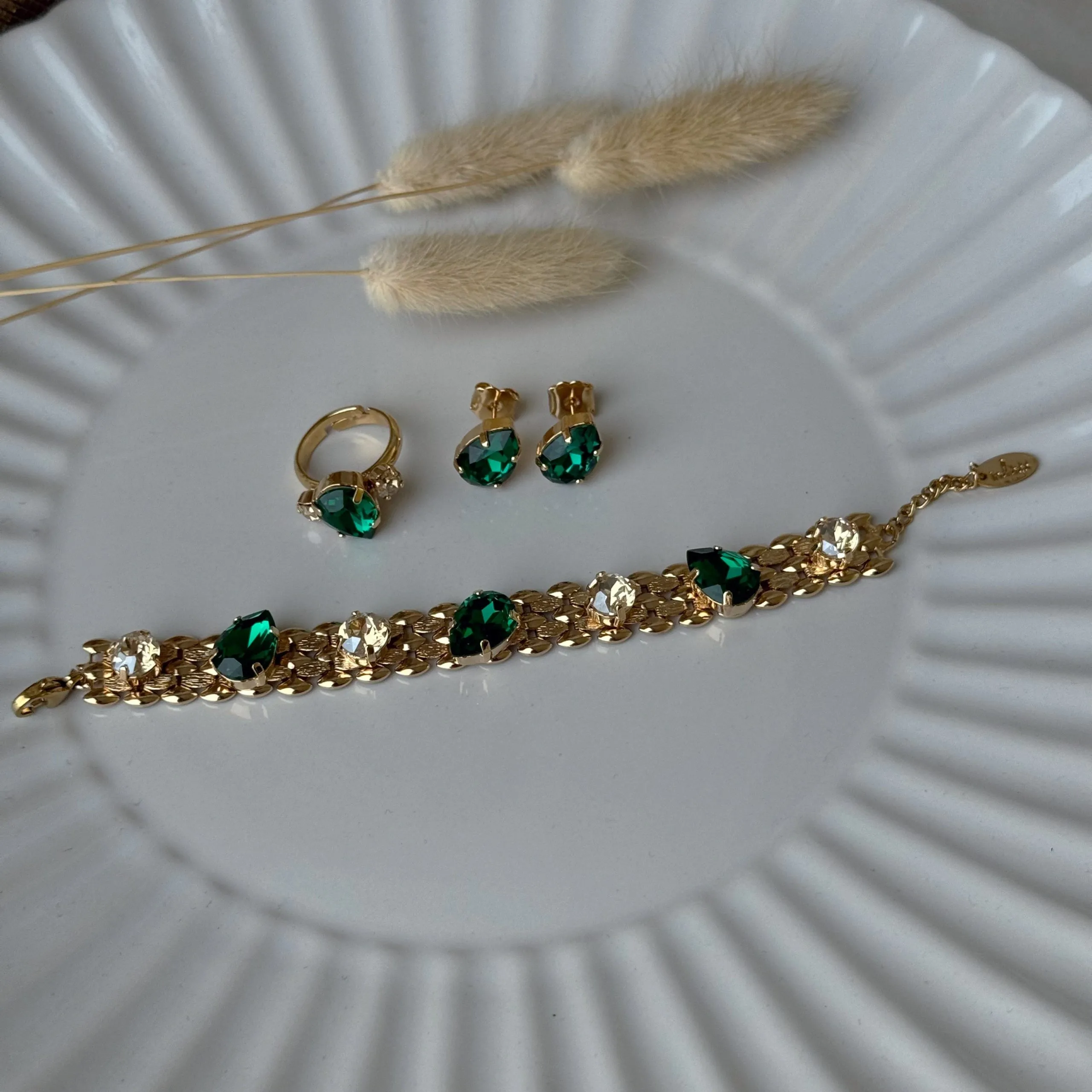 Completo gold emerald