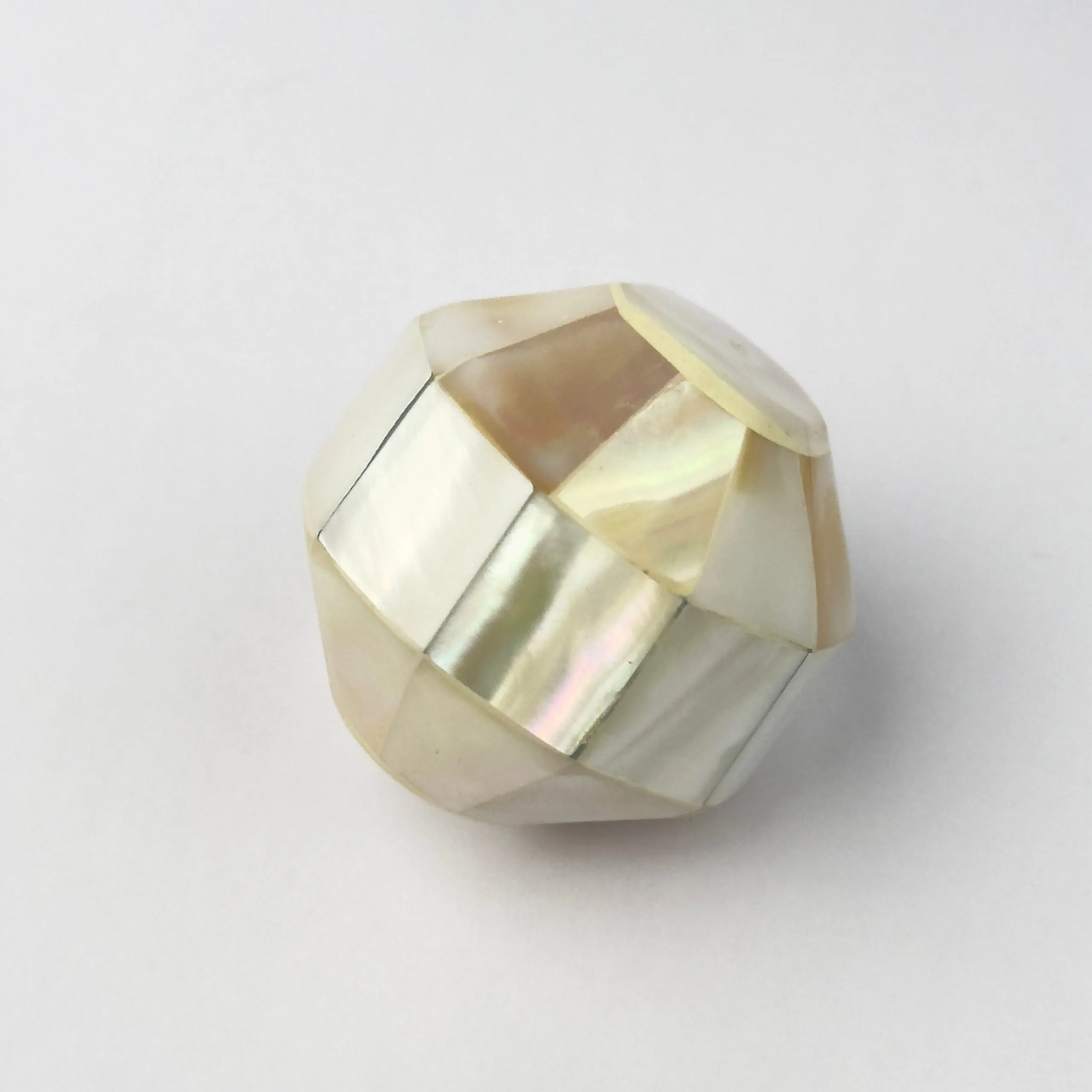 Perla Luce d'Avorio Poliedro 29x30mm - 1 pz