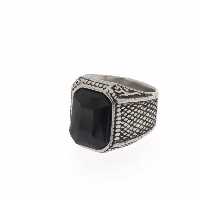 Anello uomo rettangolare in acciaio con pietra nera