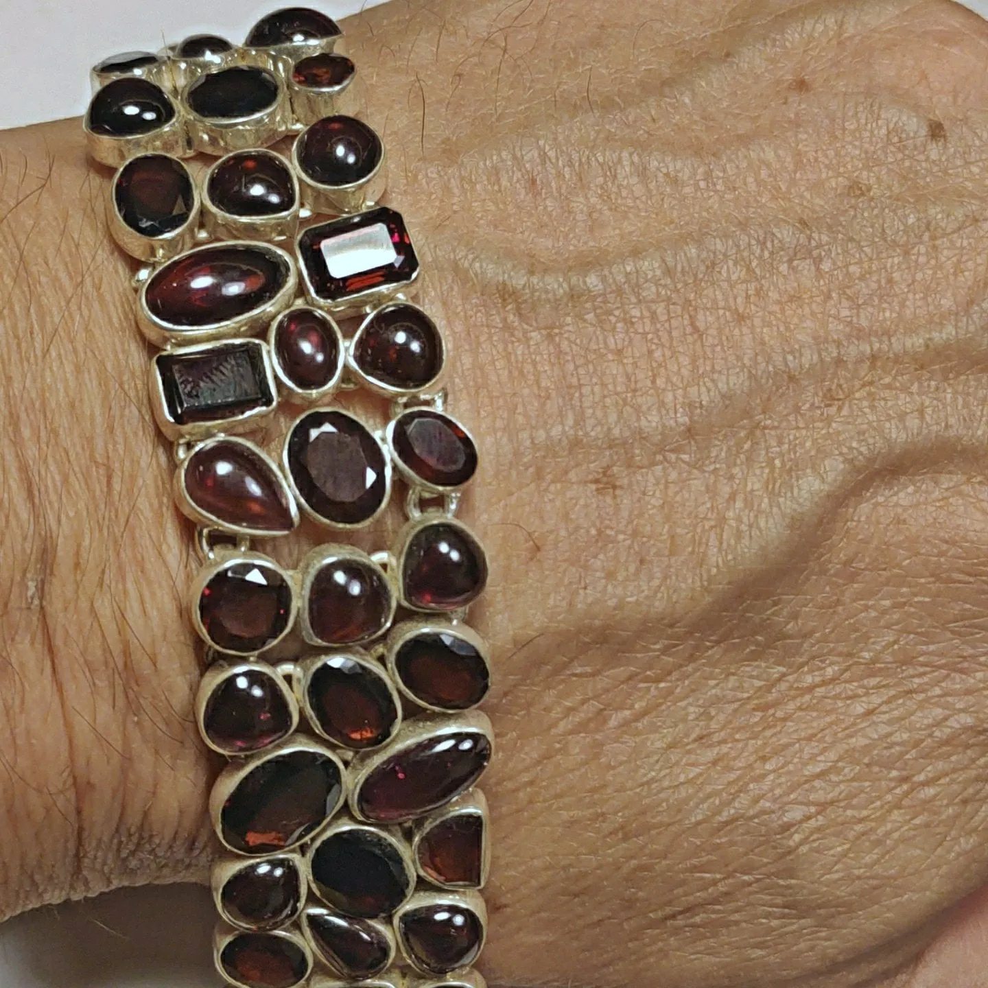 Damenarmband aus Silber und Granat