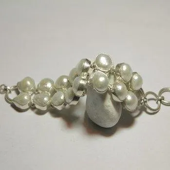 Halbstarres Perlenarmband