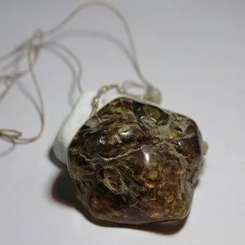 Anhänger aus Naturbernstein