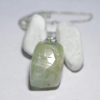 Silberkette mit ETHNISCHEM Anhänger mit türkisfarbenem Stein