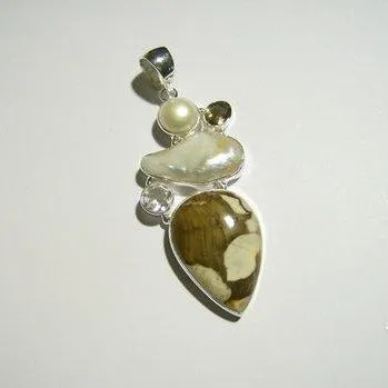 SILBERANHÄNGER AUS FOSSILEM Holz