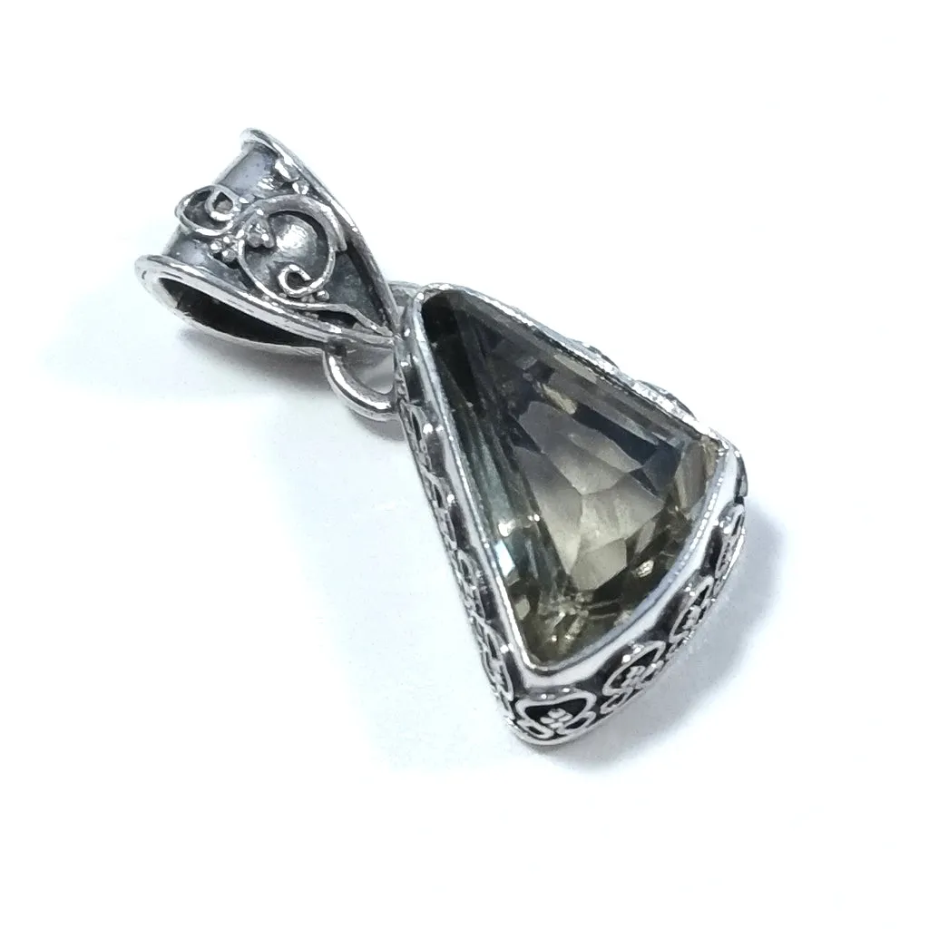 ETHNISCHER Anhänger aus 925er Silber. Citrin-Anhänger