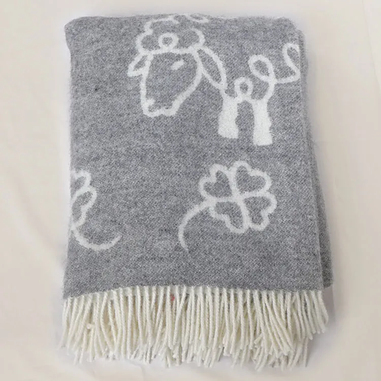 Wolldecke 'Kuschellamm' | 100 % Merinowolle | 130 x 170 cm | 250g/m² | grau/weiß | Made in Germany