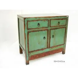 Massiver Schrank aus China, Blassgrün, metallische Schließen