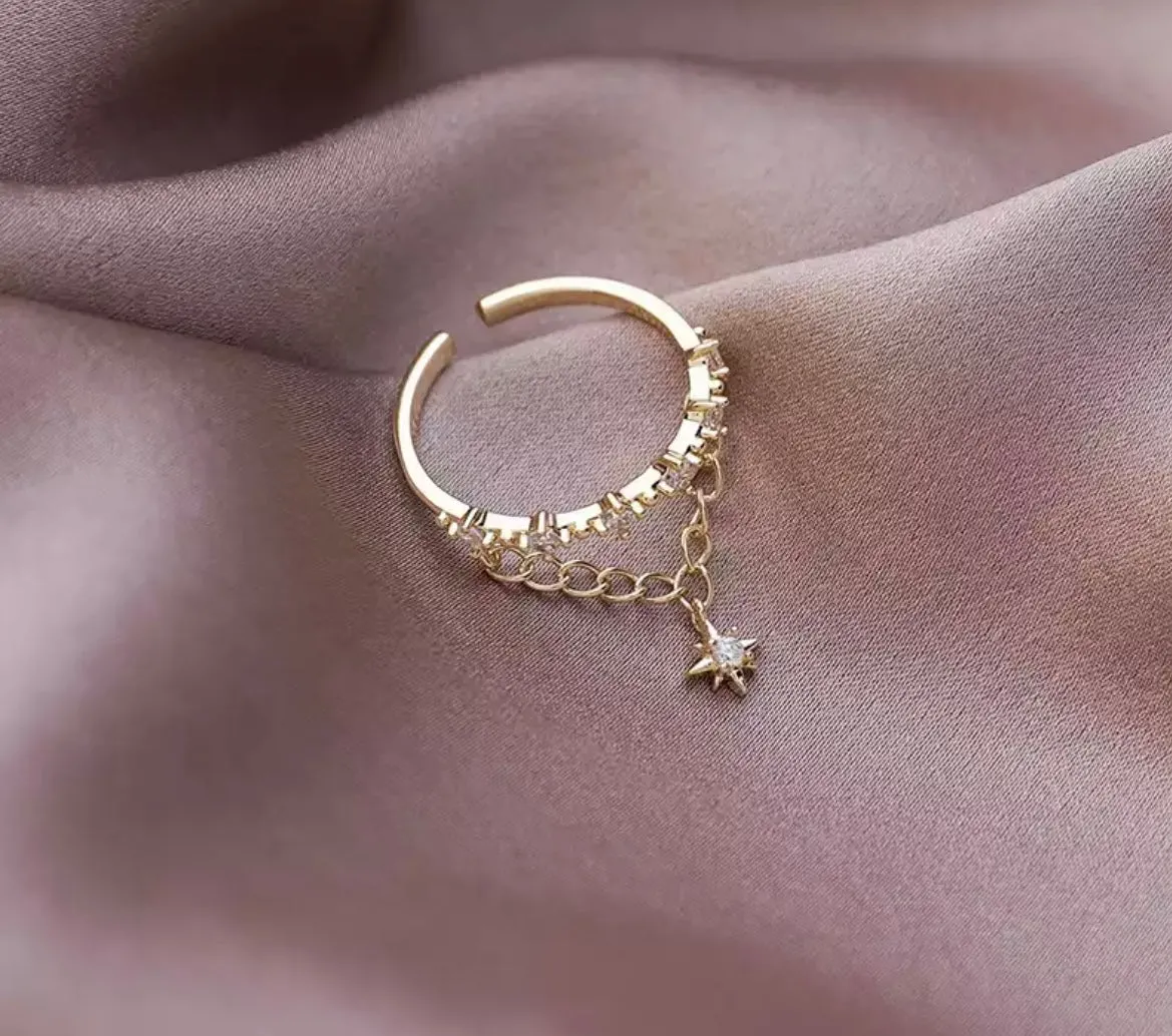 Anello regolabile con catenina e stella polare pendente