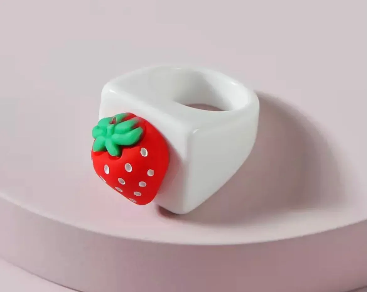 Anello resina fragola l’anello sceglie dove andare