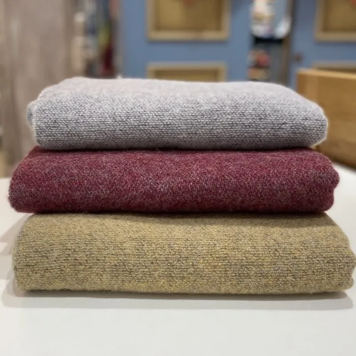 Wolldecke 'Nestwärme' | 100 % Schafwolle | 140 x 200 cm | 300g/m² | verschiedene Farben | Made in Europe