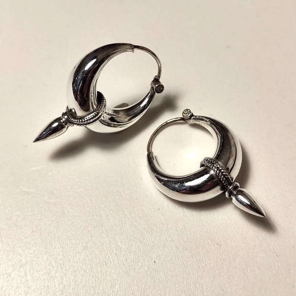 Creolen aus 925er Silber mit Spitze – NIRLA