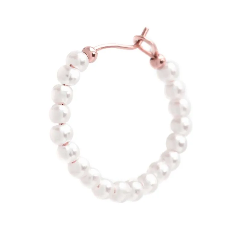 Orecchino a cerchio con perline di madreperla