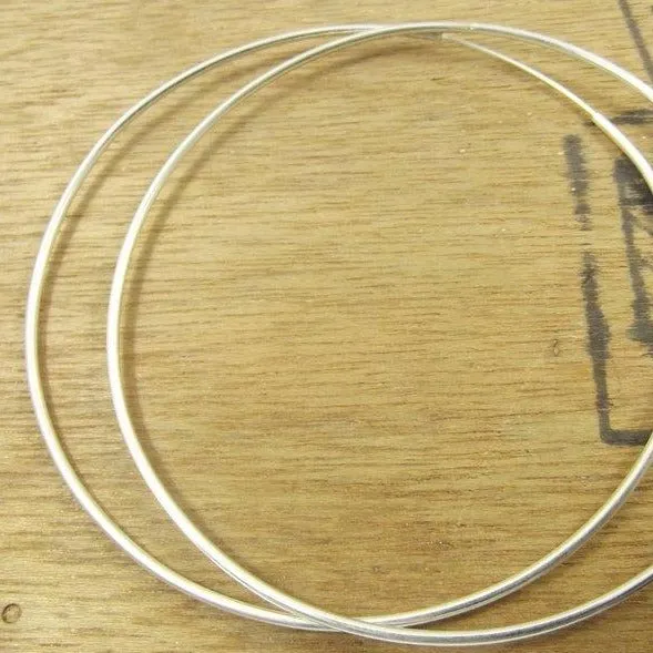 Kreisförmige OHRRINGE aus 925er Silber – AMINA